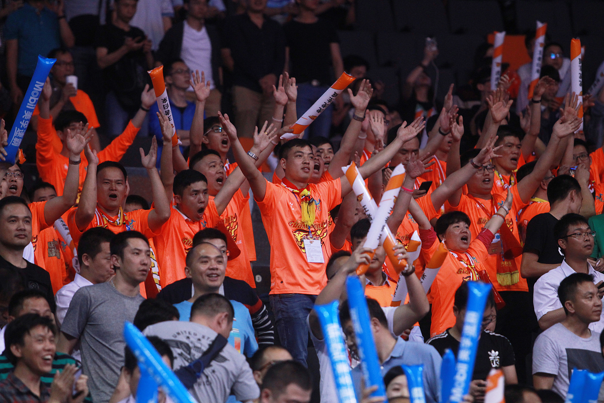 j9九游会-包含转折点广州队内部沟通，亚冠今夜攻防权衡，气氛紧张，赛季目标并未改变的词条